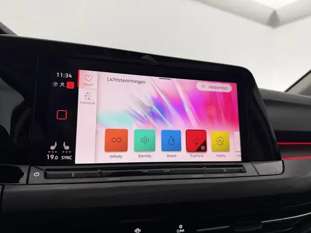 Volkswagen E-Golf view 21