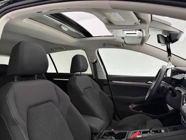 Volkswagen E-Golf view 13