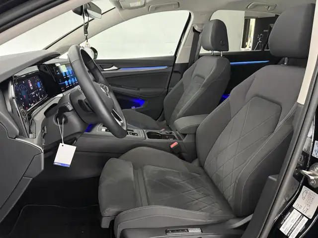 Volkswagen E-Golf view 16