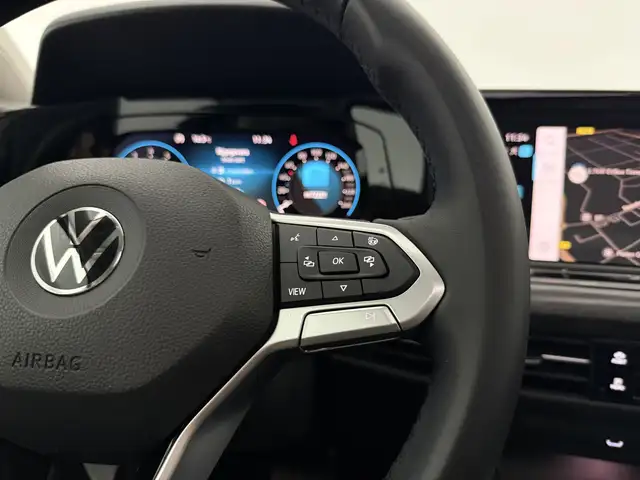 Volkswagen E-Golf view 27