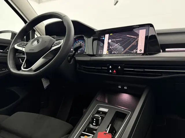 Volkswagen E-Golf view 14