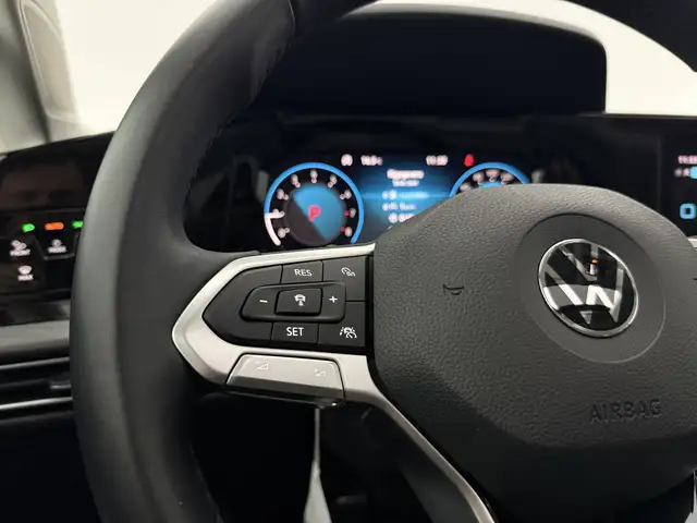 Volkswagen E-Golf view 26
