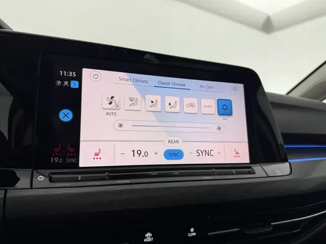Volkswagen E-Golf view 28