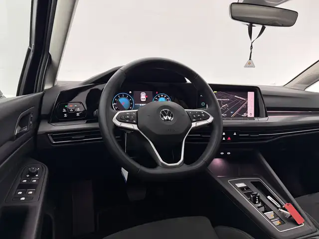 Volkswagen E-Golf view 23