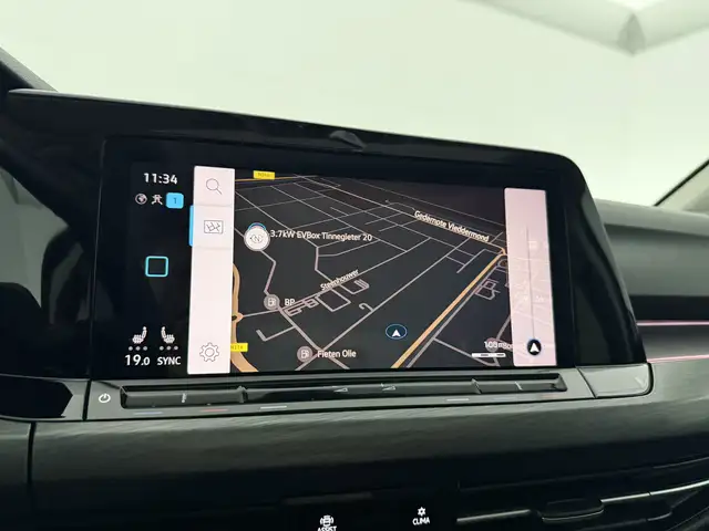Volkswagen E-Golf view 22
