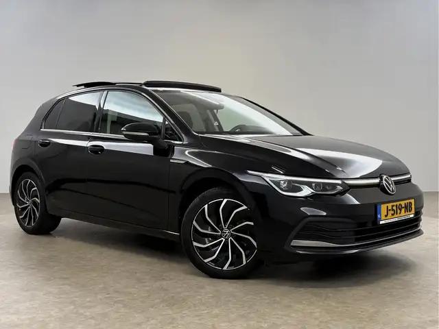 Volkswagen E-Golf view 6