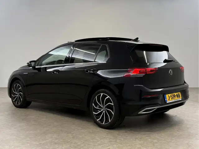 Volkswagen E-Golf view 3