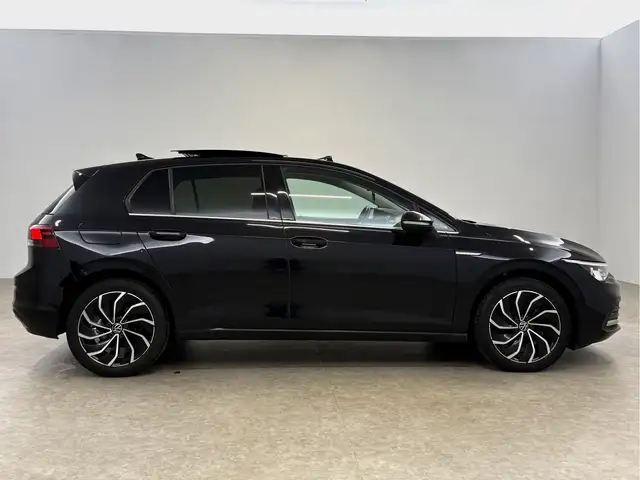 Volkswagen E-Golf view 10