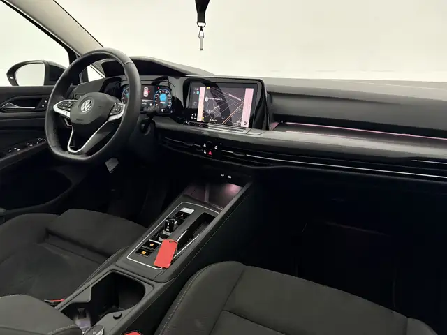 Volkswagen E-Golf view 4