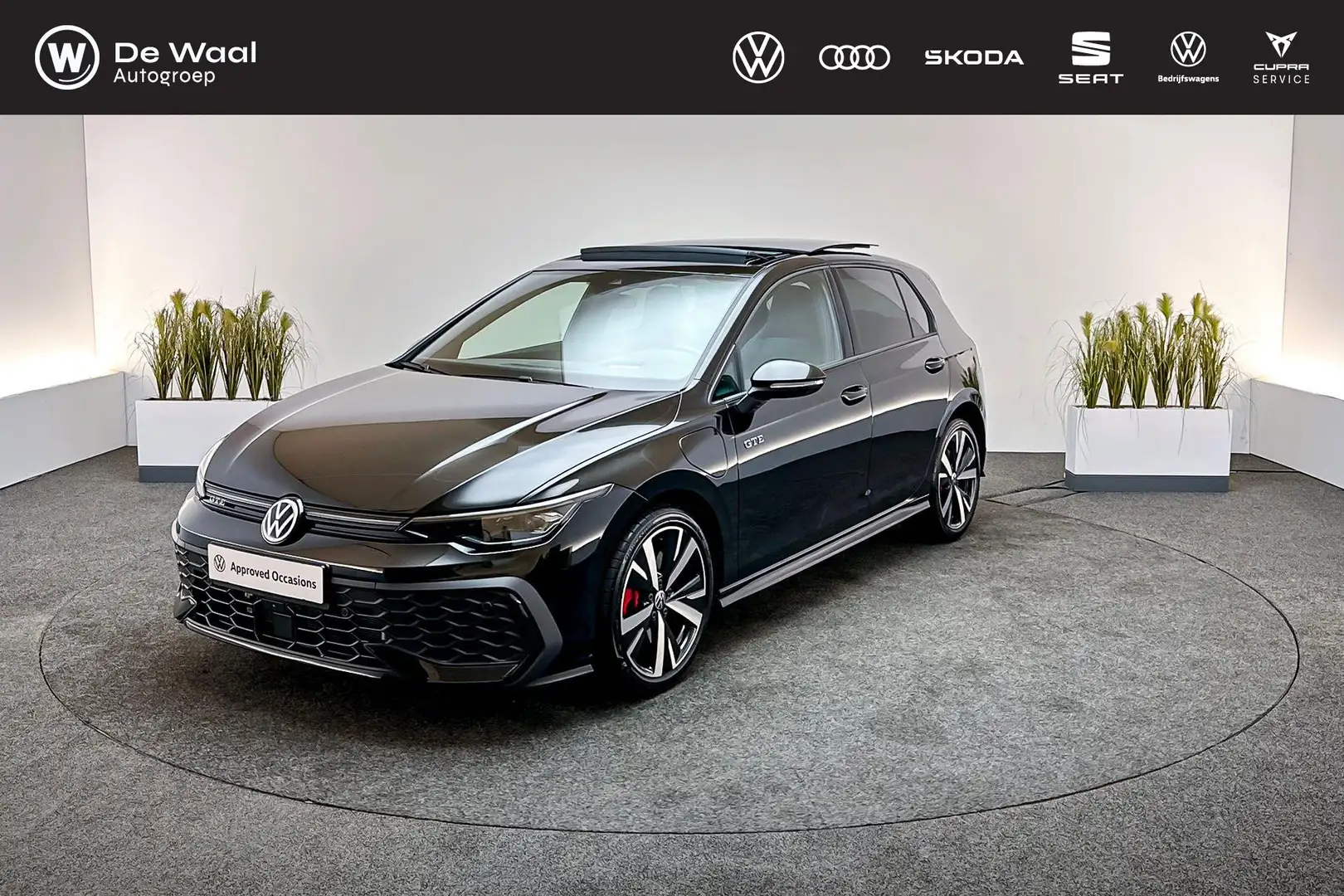 Volkswagen Golf GTE 1.5 eHybrid 272pk DSG | SoH 102% | Panoramadak, 36 Nero - 1