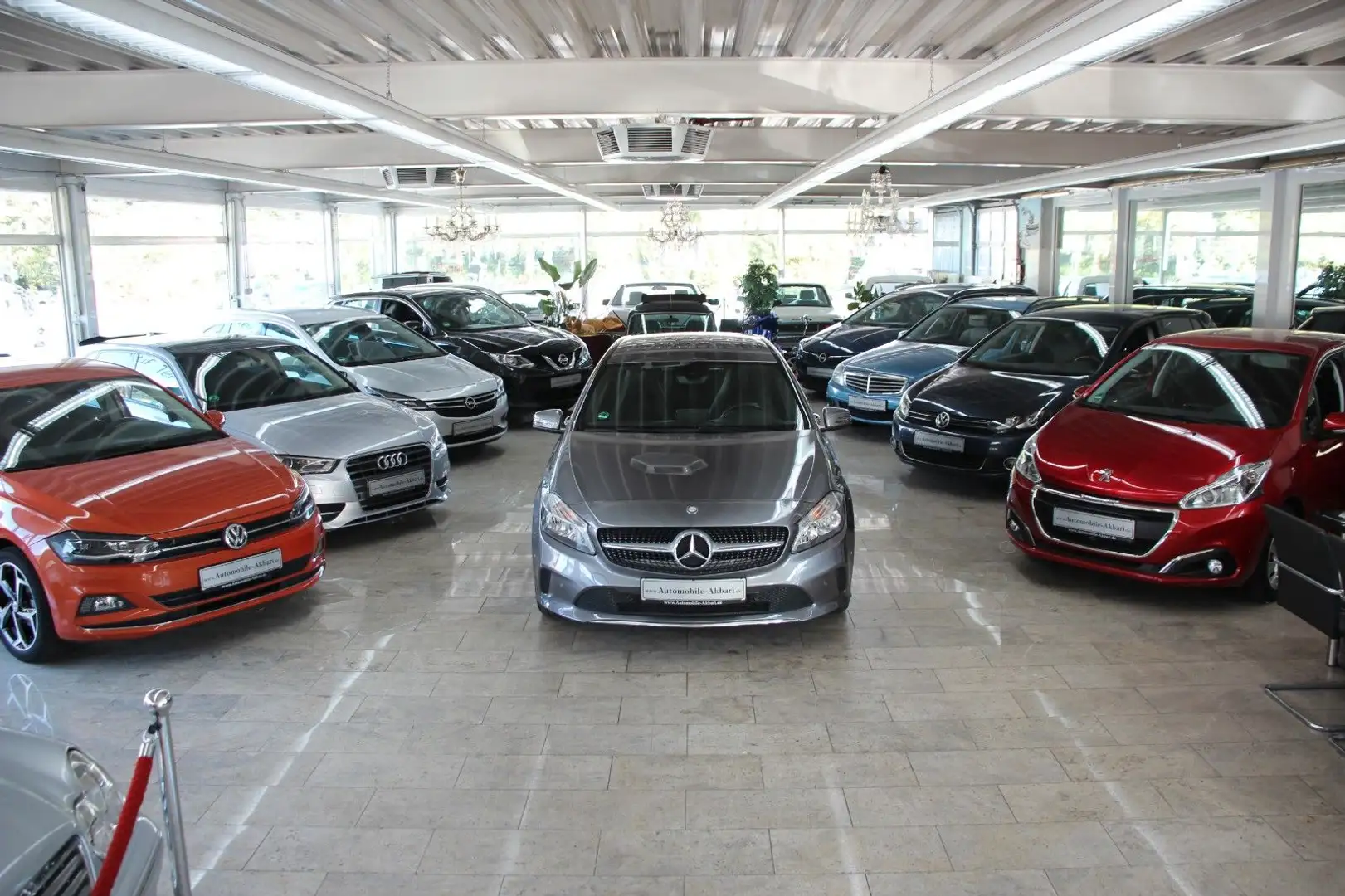 Mercedes-Benz A 180 BlueEfficiency Grau - 1