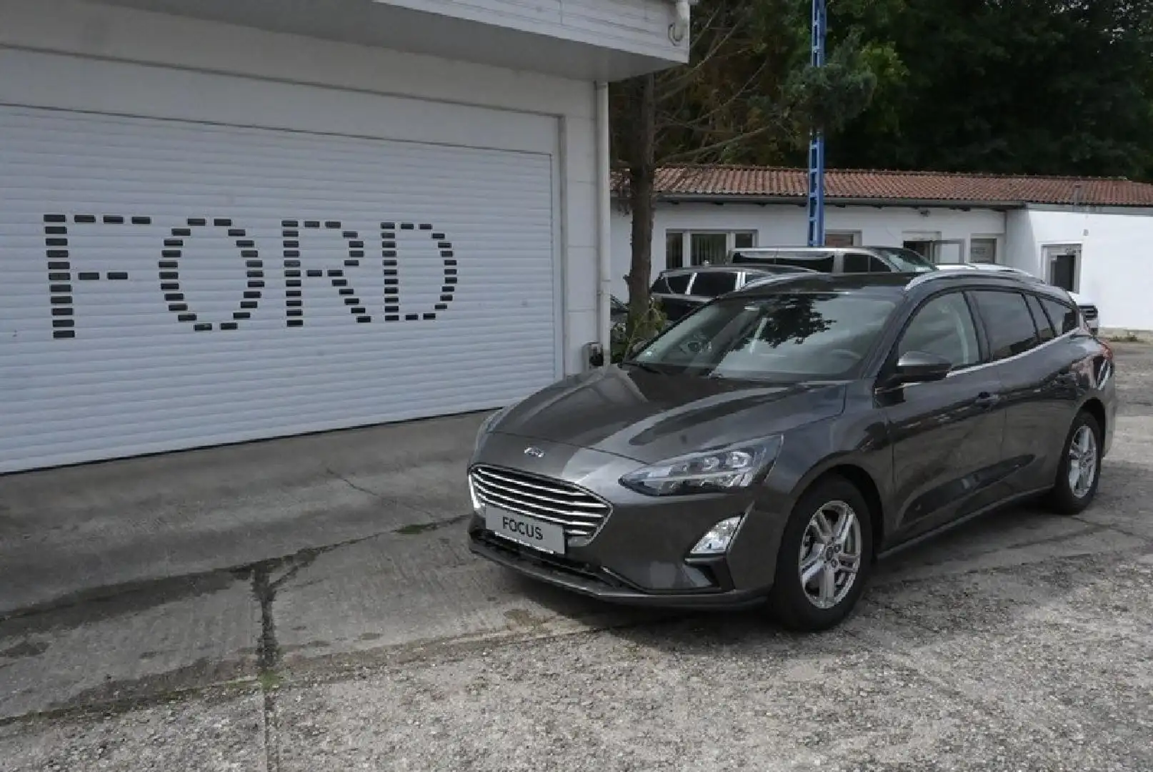 Ford Focus Cool & Connect Gris - 1