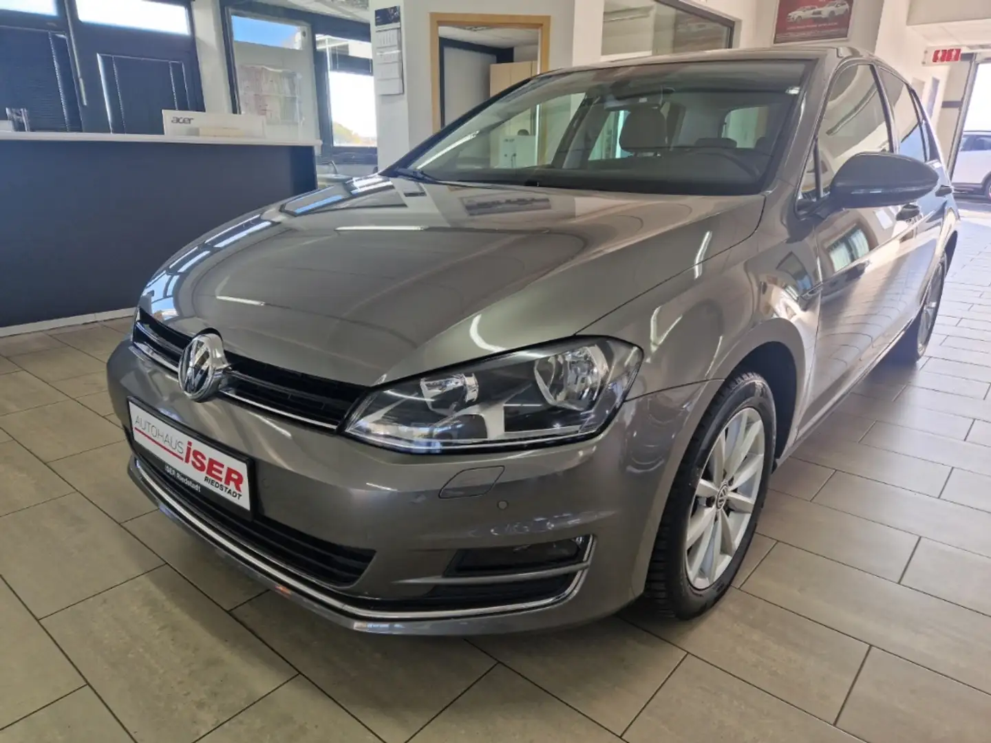 Volkswagen Golf VII Lounge BMT Multif.Lenkrad Klima Temp Grau - 2