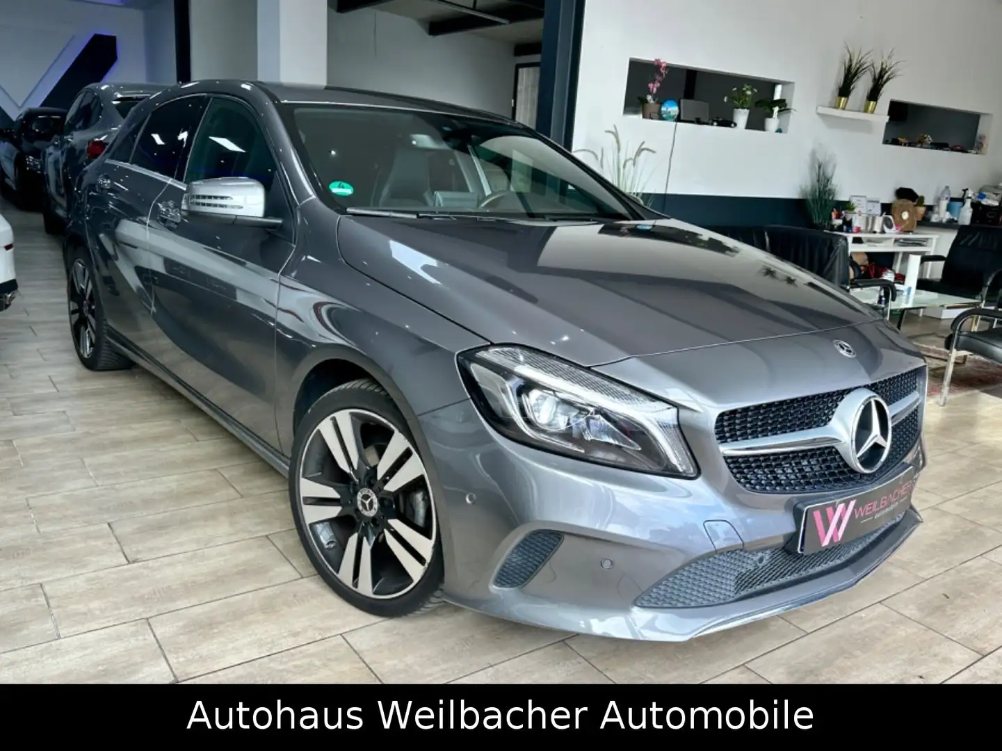 Mercedes-Benz A 180 CDI d Urban Aut.* Leder*LED*Navi*Kamera * Grau - 2