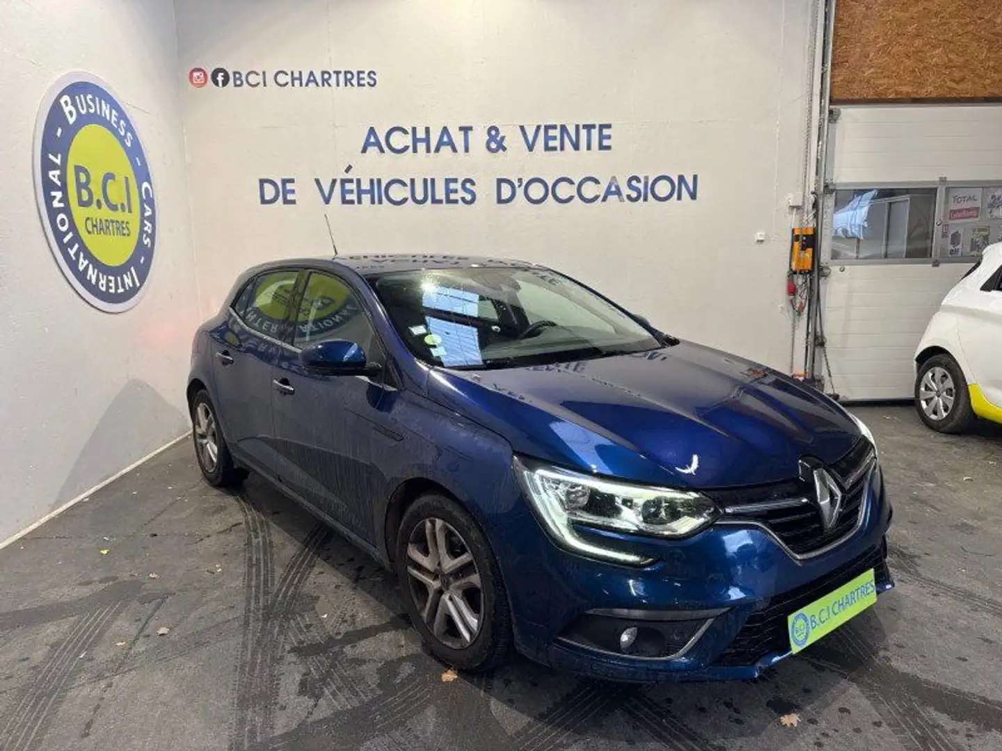 Renault Megane IV 1.5 BLUE DCI 115CH BUSINESS EDC Blau - 2