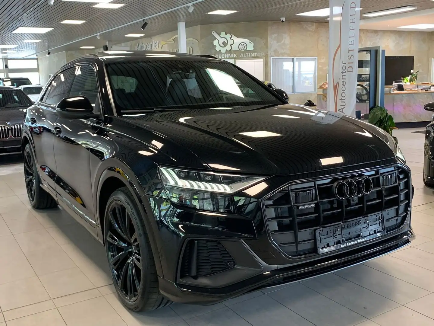 Audi Q8 50 TDI quattro 3x S-Line B&O Pano AHK Matrix  LED Noir - 1