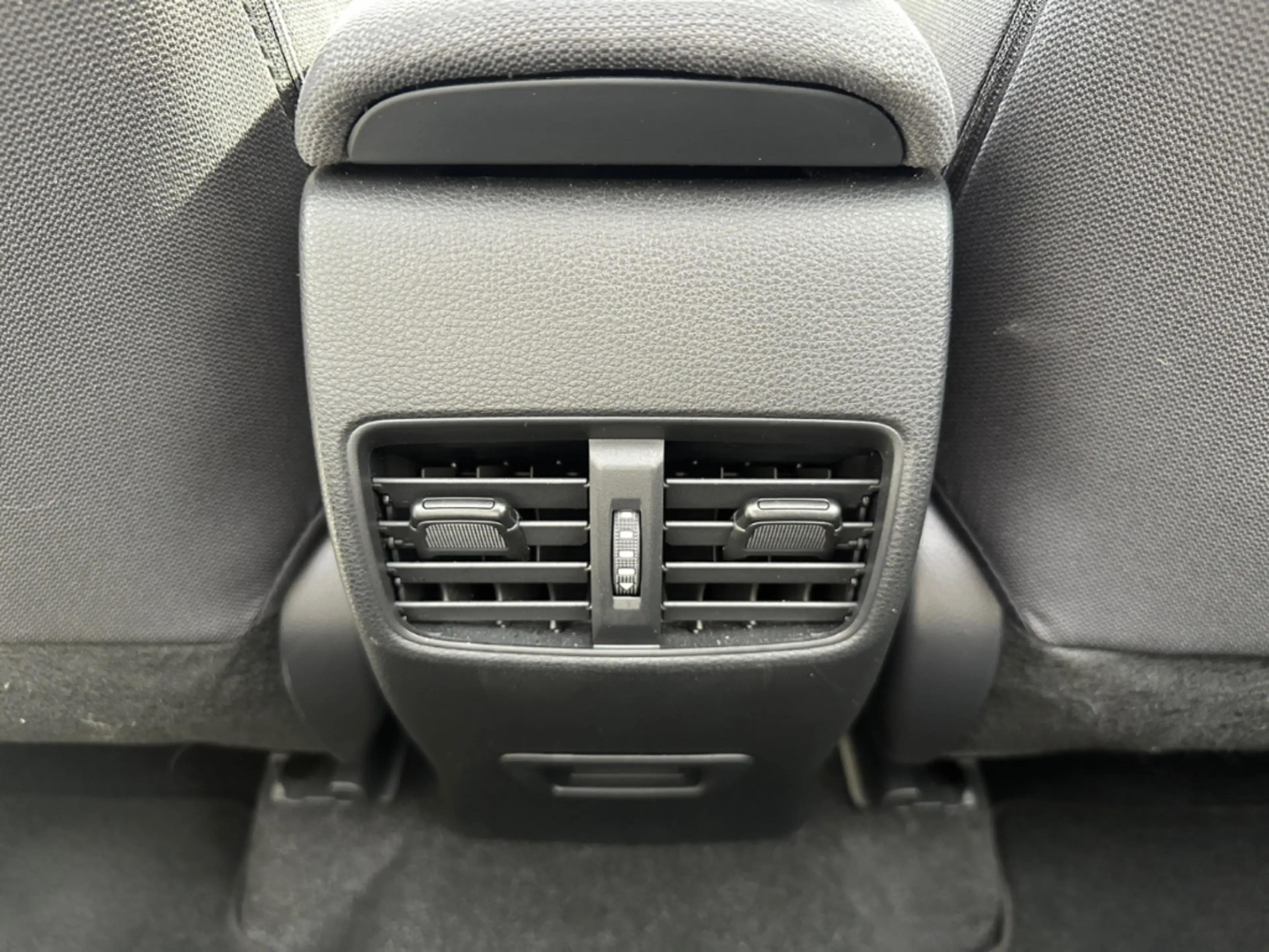 Toyota Corolla Cross 2.0 Hybrid AWD Team D *Premium-Paket* — photo 13