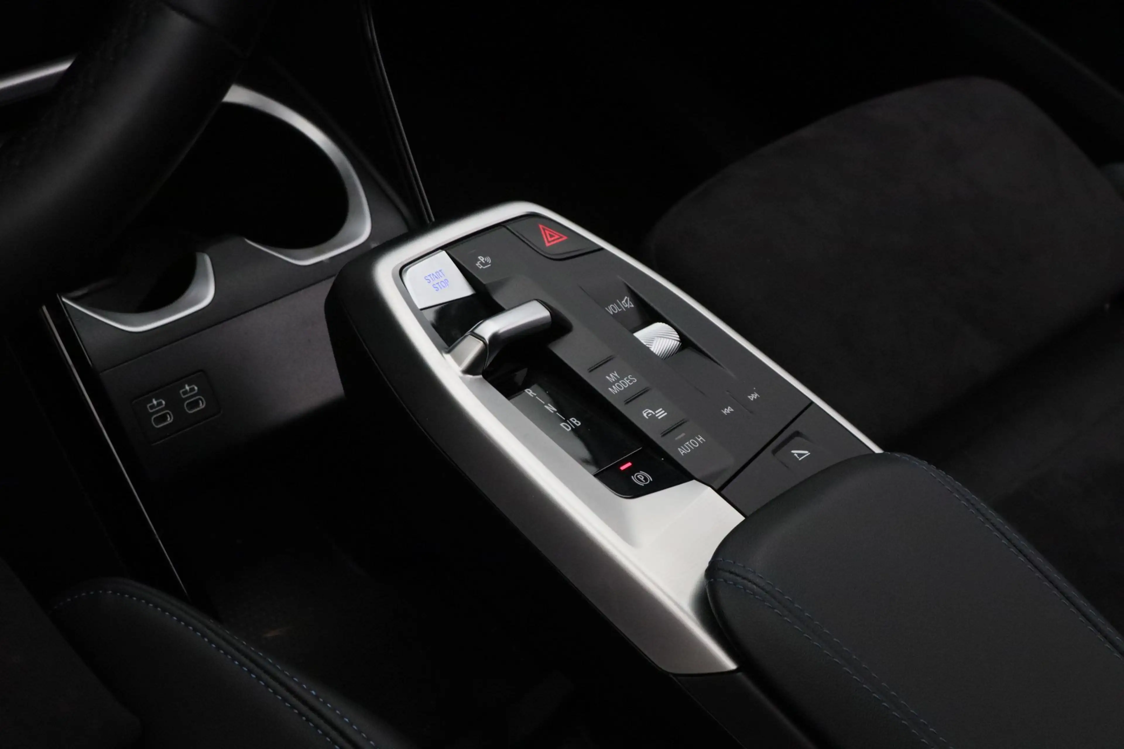 BMW iX2 xDrive30 67 kWh M Sport Pro Pakket | BMW Head-Up D — photo 14