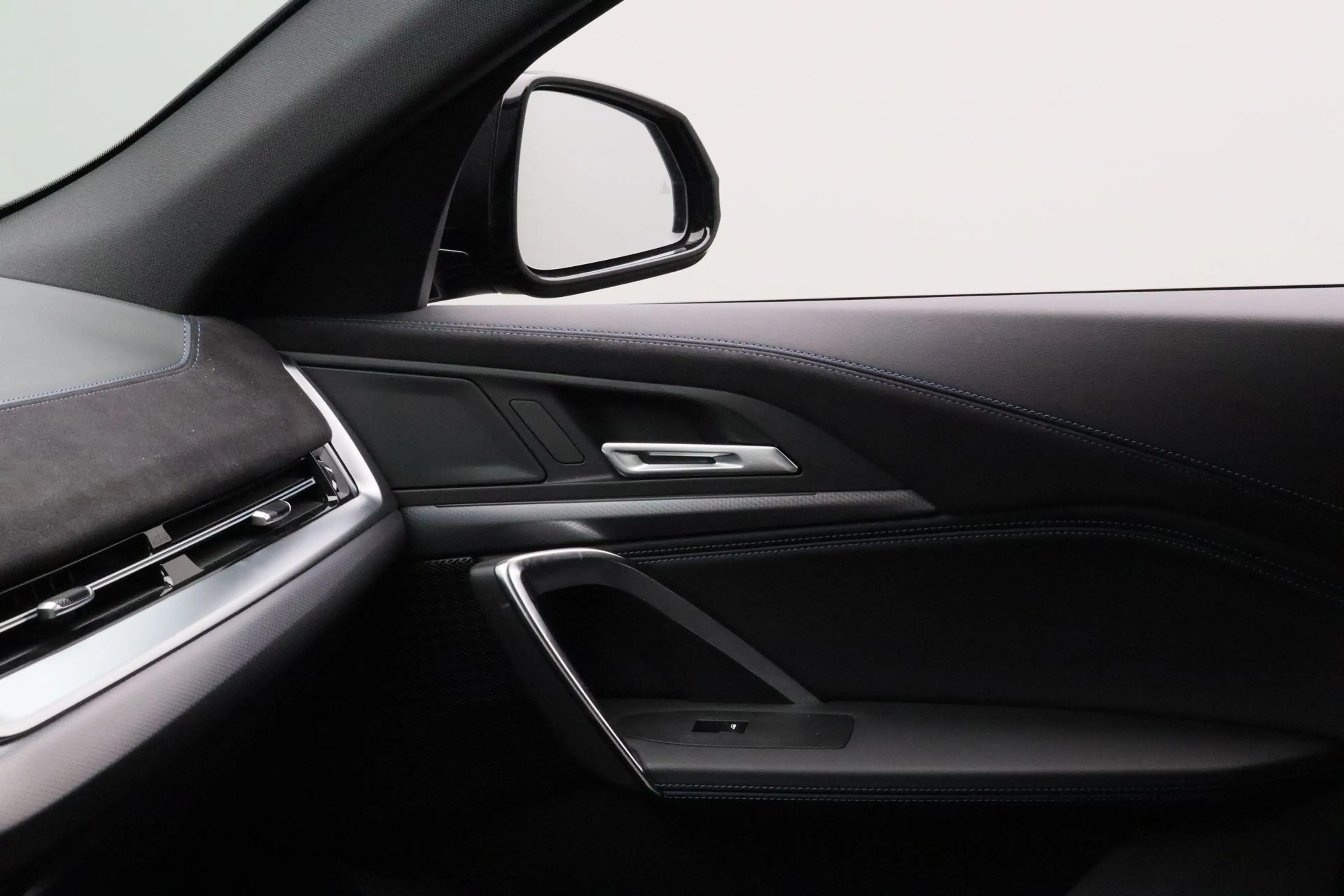 BMW iX2 xDrive30 67 kWh M Sport Pro Pakket | BMW Head-Up D — photo 15