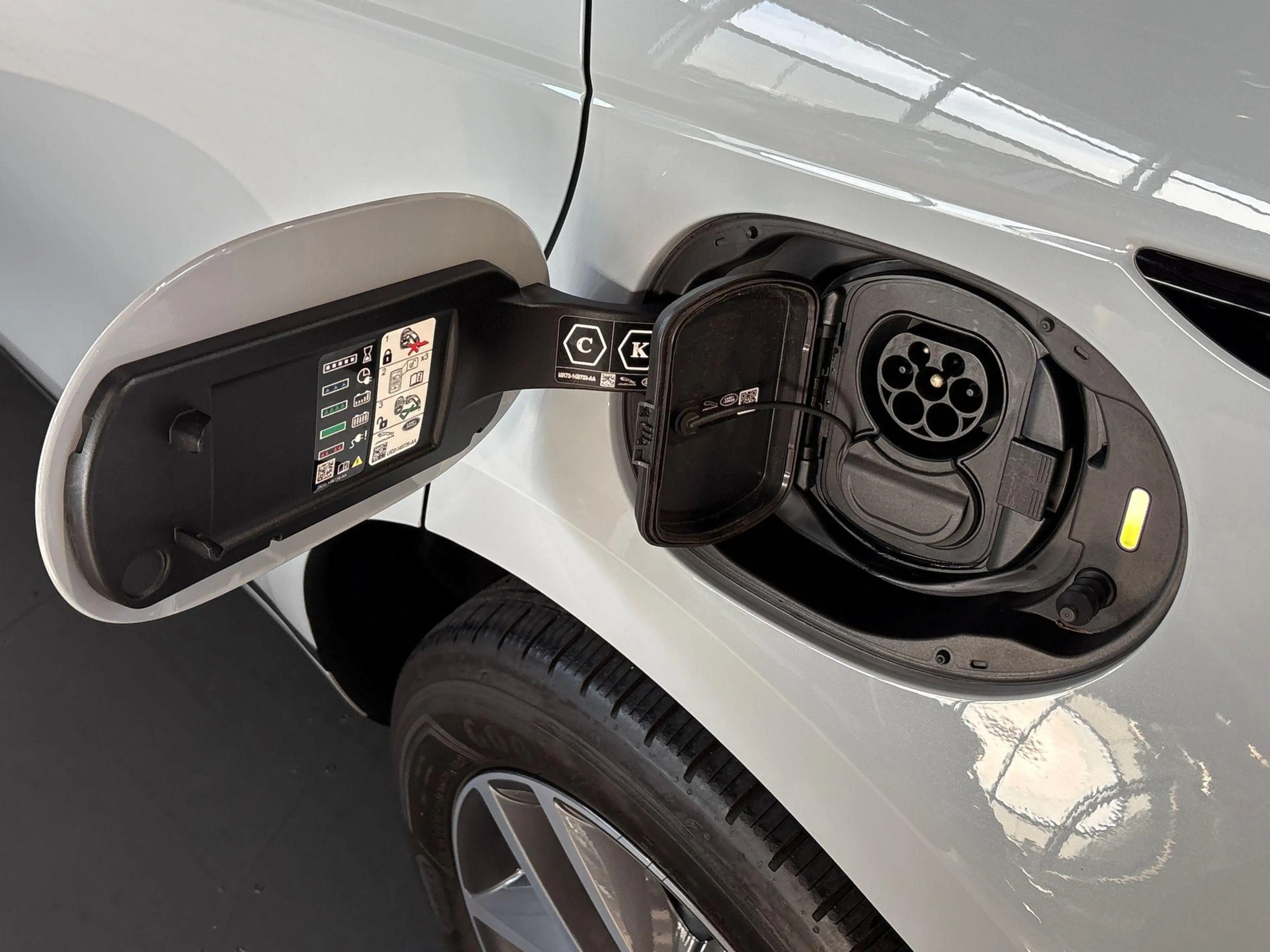 Land Rover Range Rover Evoque P270e AWD S EDITION — photo 23
