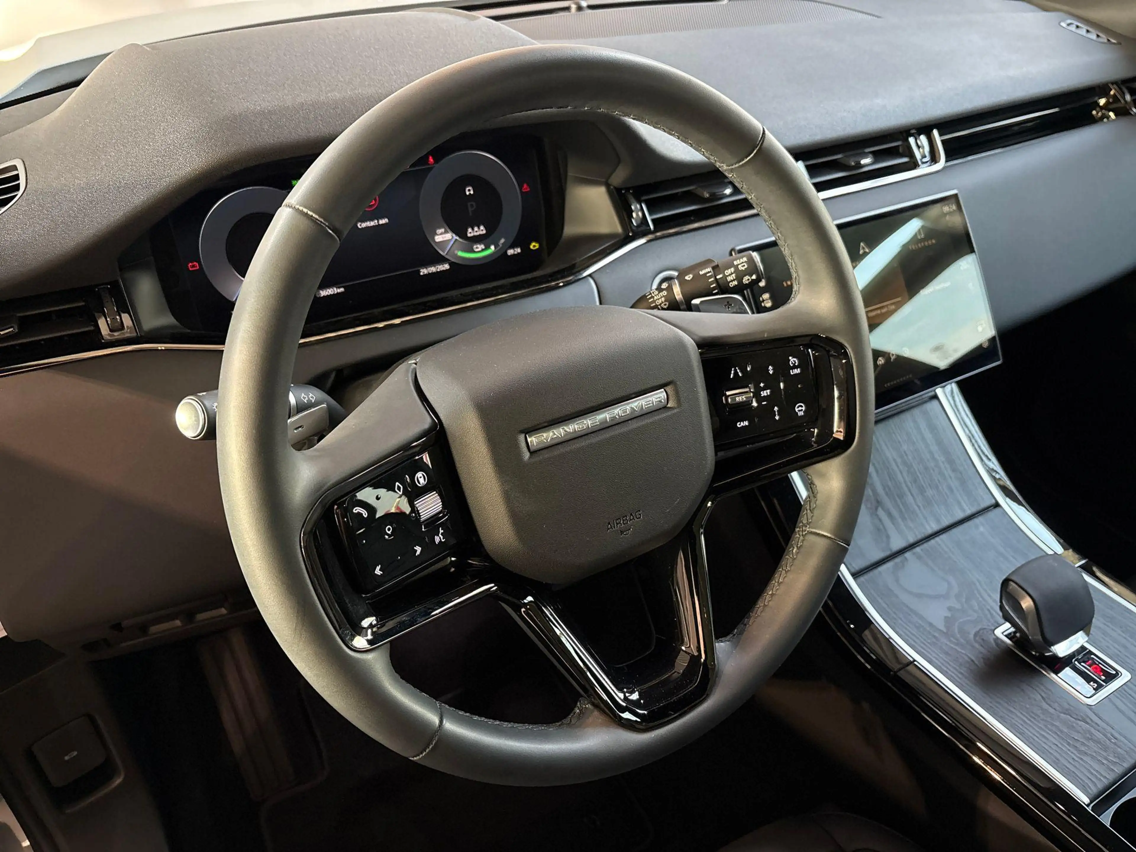 Land Rover Range Rover Evoque P270e AWD S EDITION — photo 17