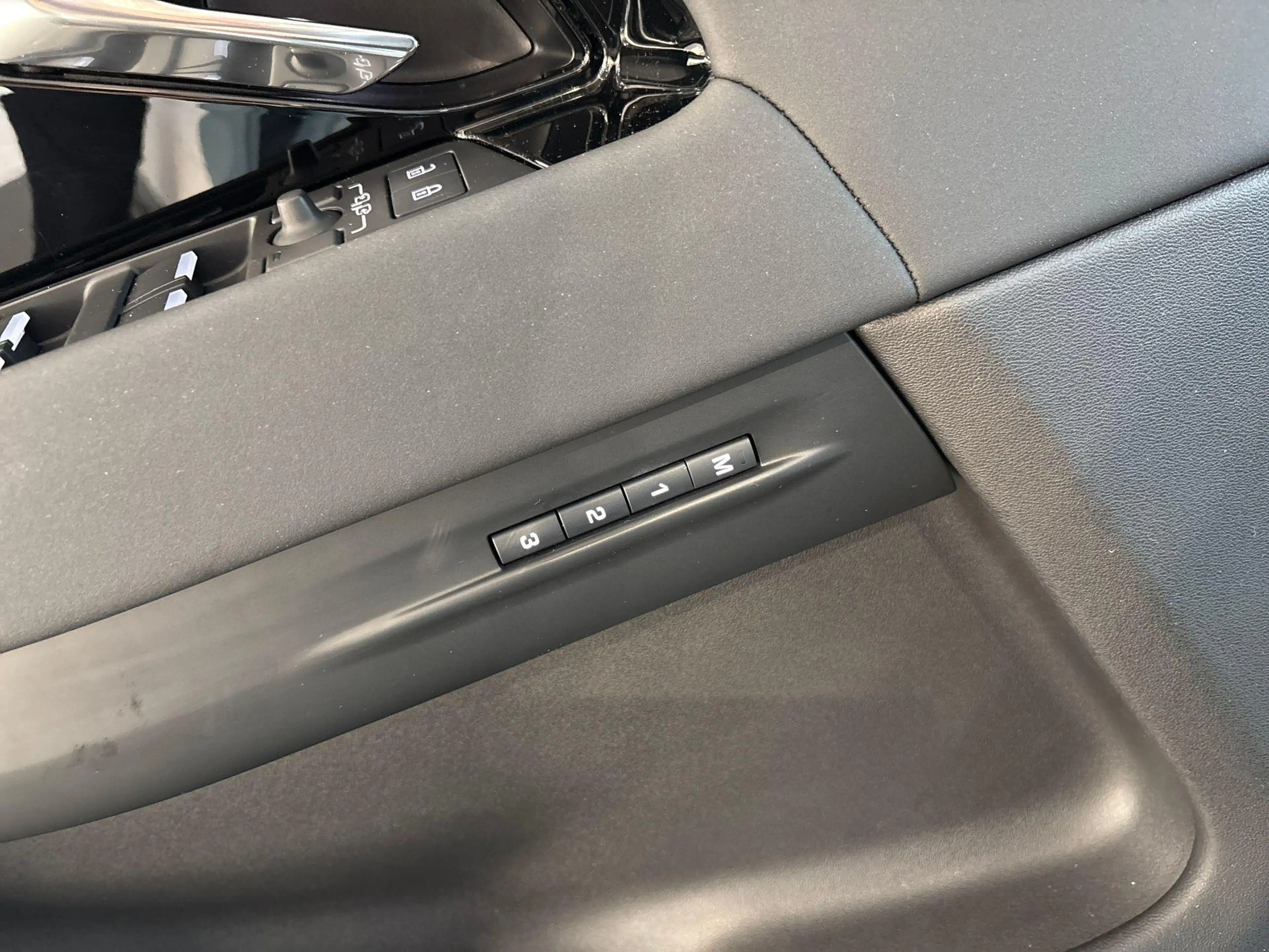 Land Rover Range Rover Evoque P270e AWD S EDITION — photo 12