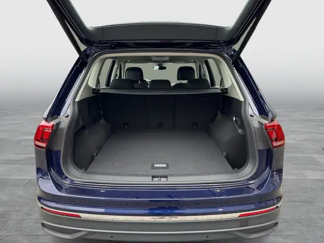 Volkswagen Tiguan Allspace view 11
