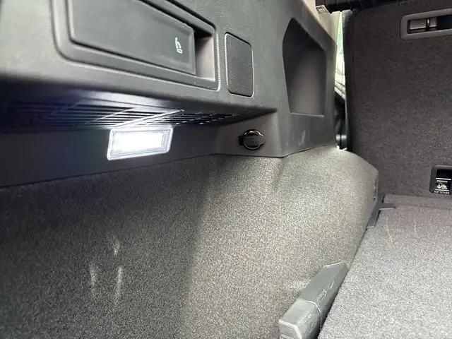 Volkswagen Tiguan Allspace view 12