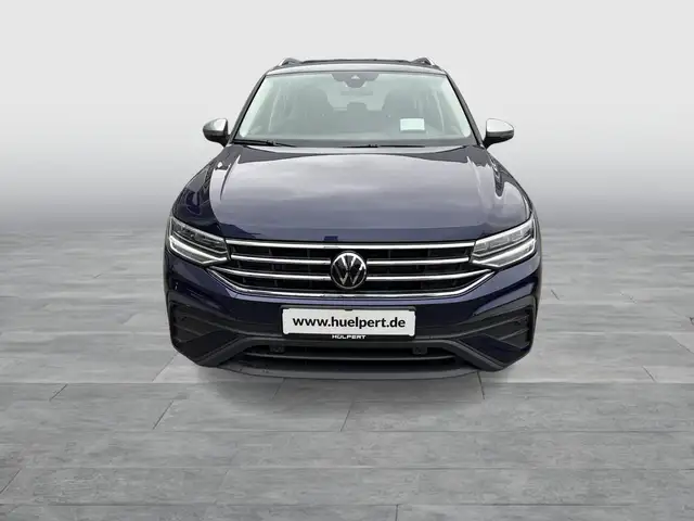 Volkswagen Tiguan Allspace view 3