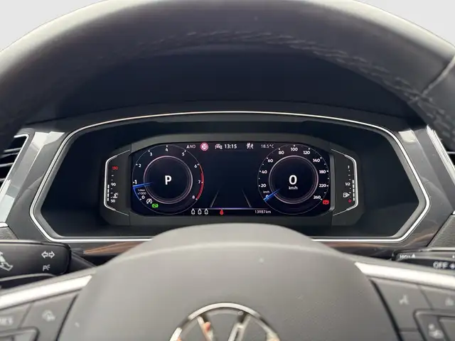 Volkswagen Tiguan Allspace view 9