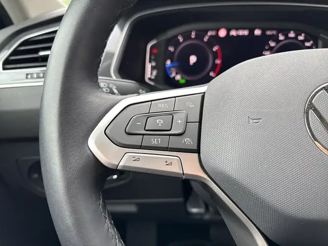 Volkswagen Tiguan Allspace view 10