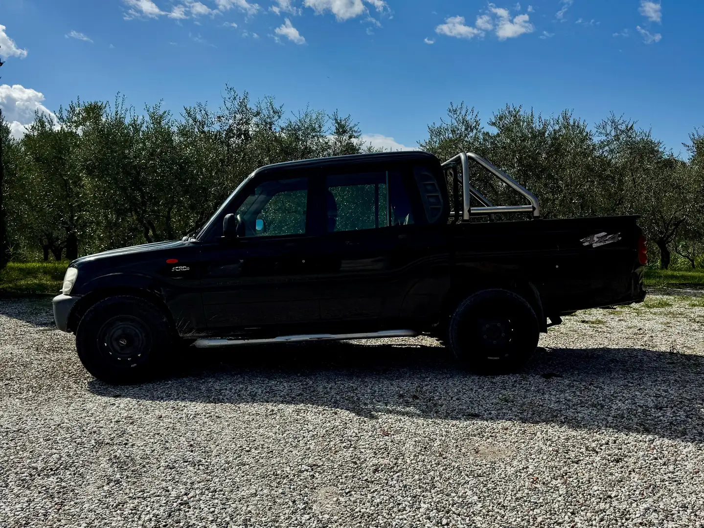 Mahindra Goa Goa Pickup 2.5 CRDE DX 4WD 5 posti Autocarro Schwarz - 1