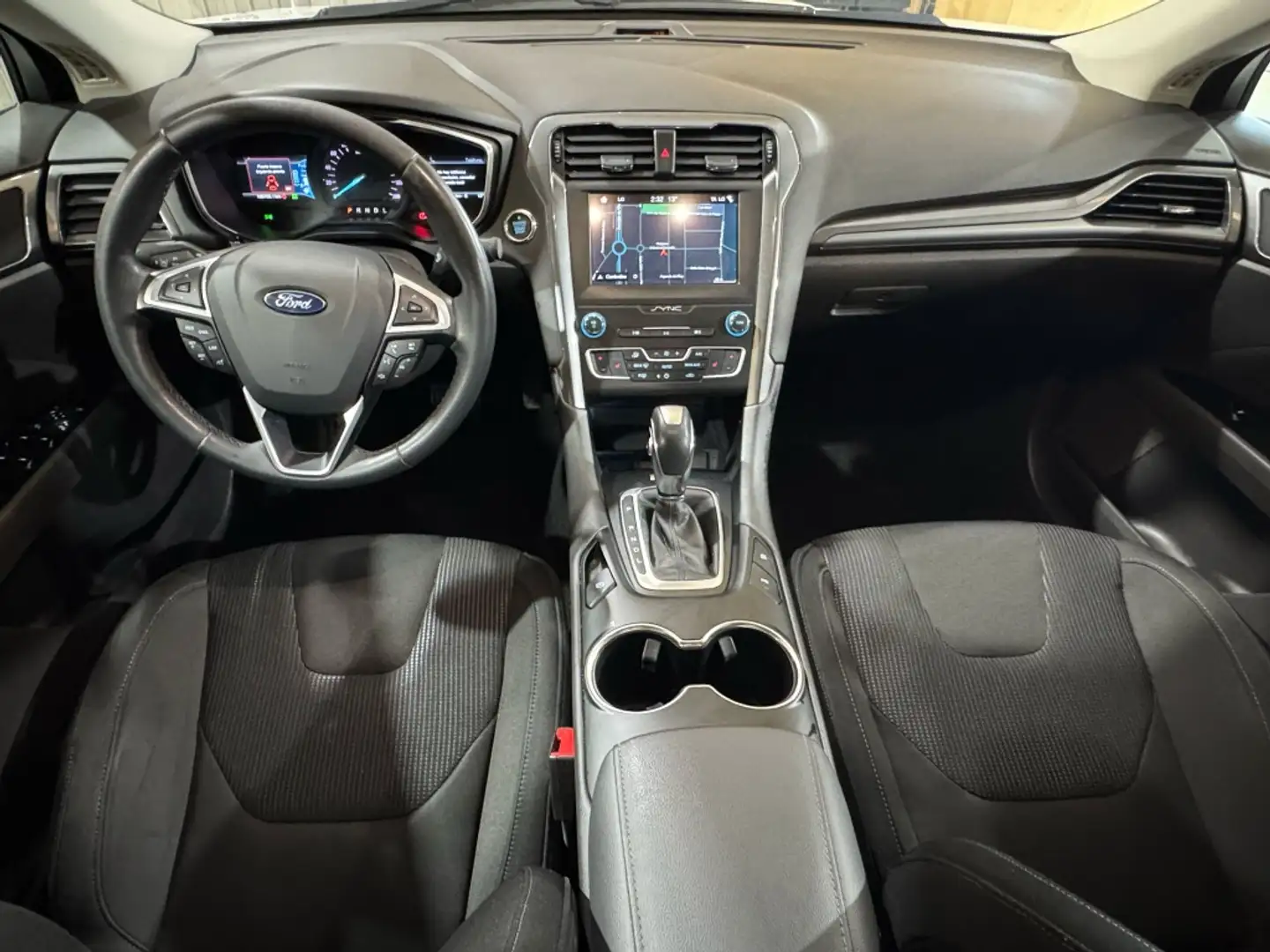 Ford Mondeo Sedán 2.0 HEV Titanium Blanco - 2
