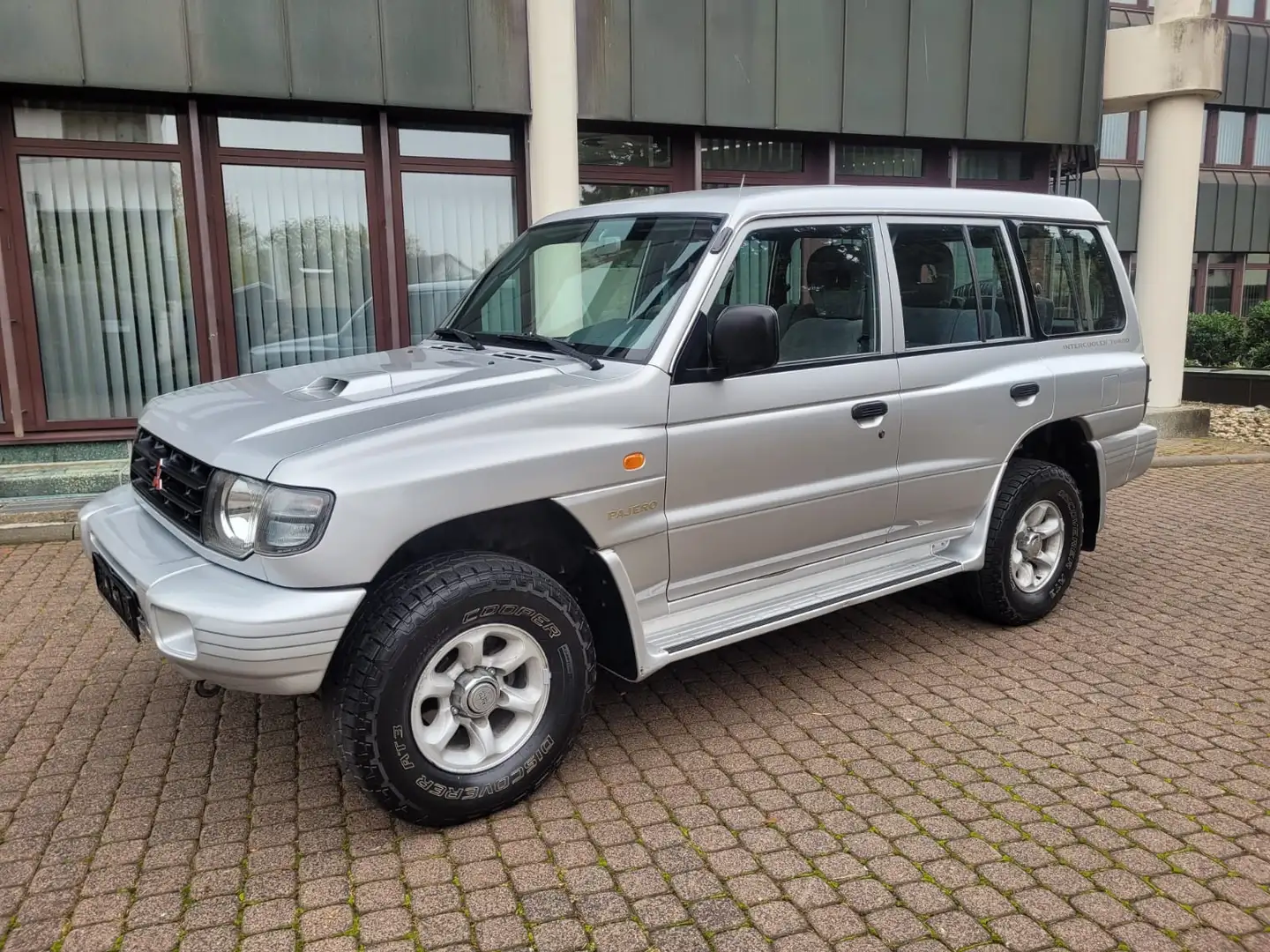 Mitsubishi Pajero Pajero 2.5 TD Classic Nur 74 Tkm-AHK-1 Hd-7Sitzer Silber - 2