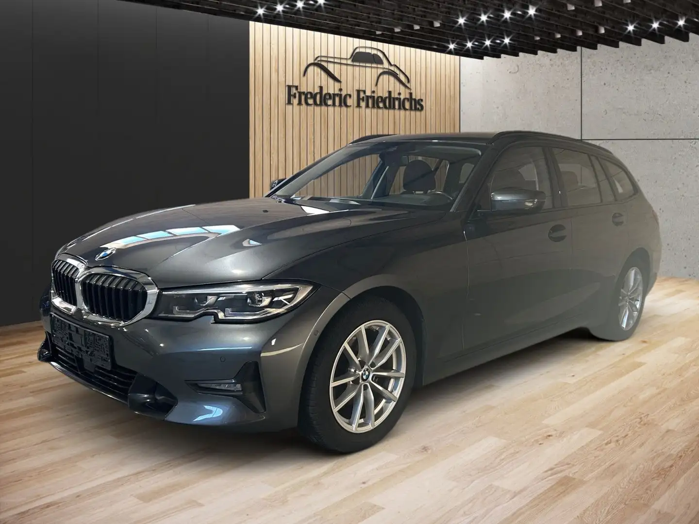 BMW 320 3er Touring 320d xDrive Sport Line Grau - 1