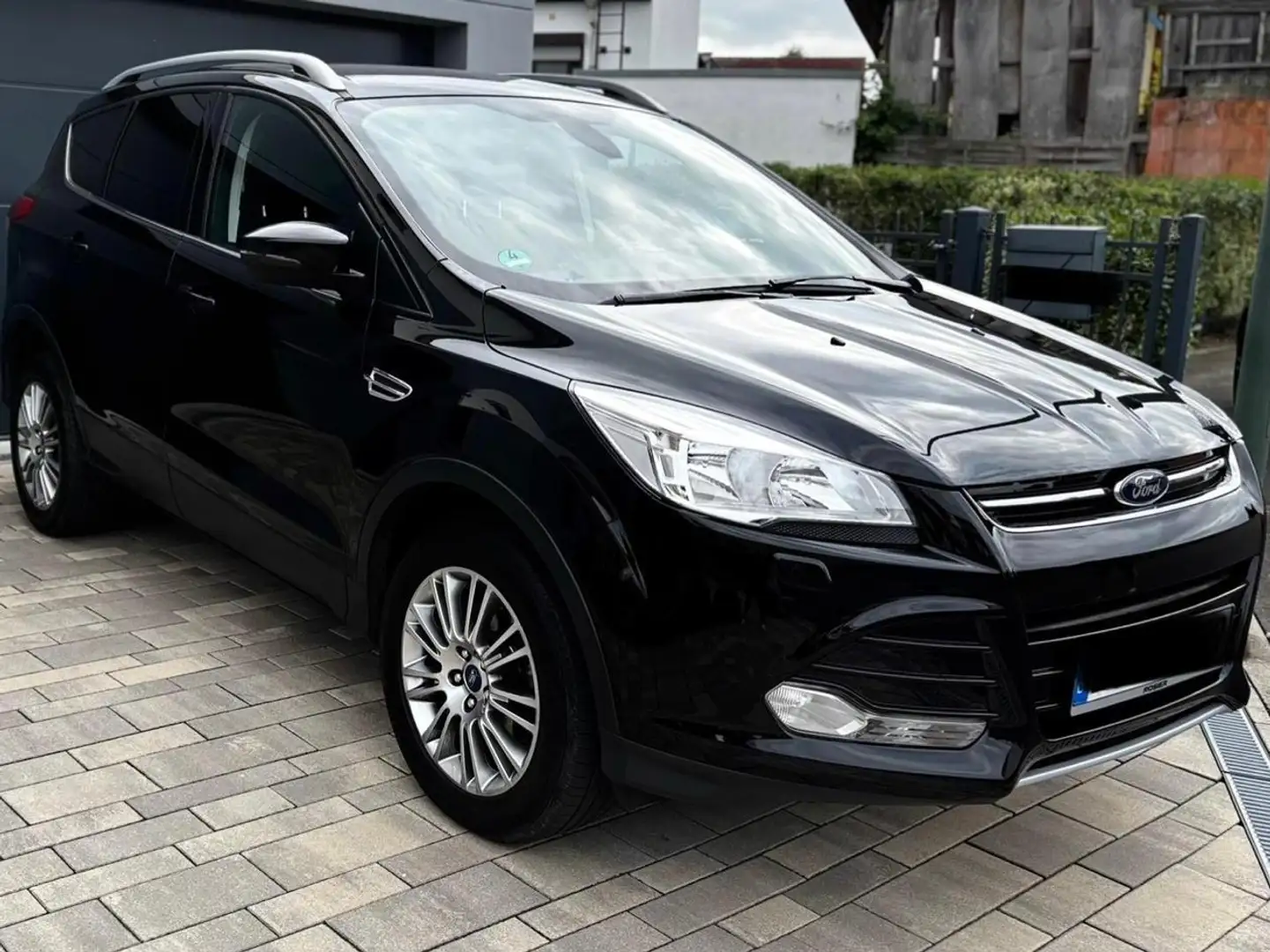 Ford Kuga Kuga 1.6 EcoBoost 2x4 Titanium Schwarz - 1