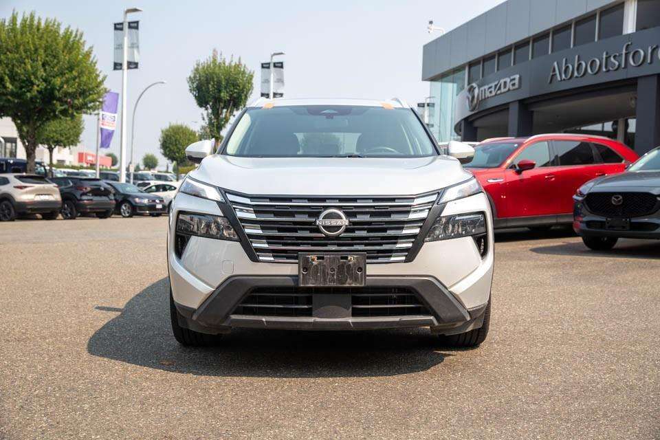 2025 Nissan Rogue AWD SV Moonroof | NO ACCIDENTS | LOCAL BC CAR — снимка 1