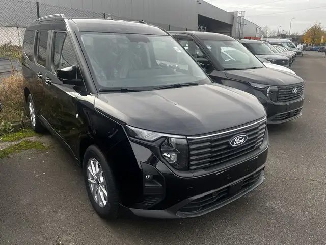 Ford Tourneo Titanium 1.0i 125 pk