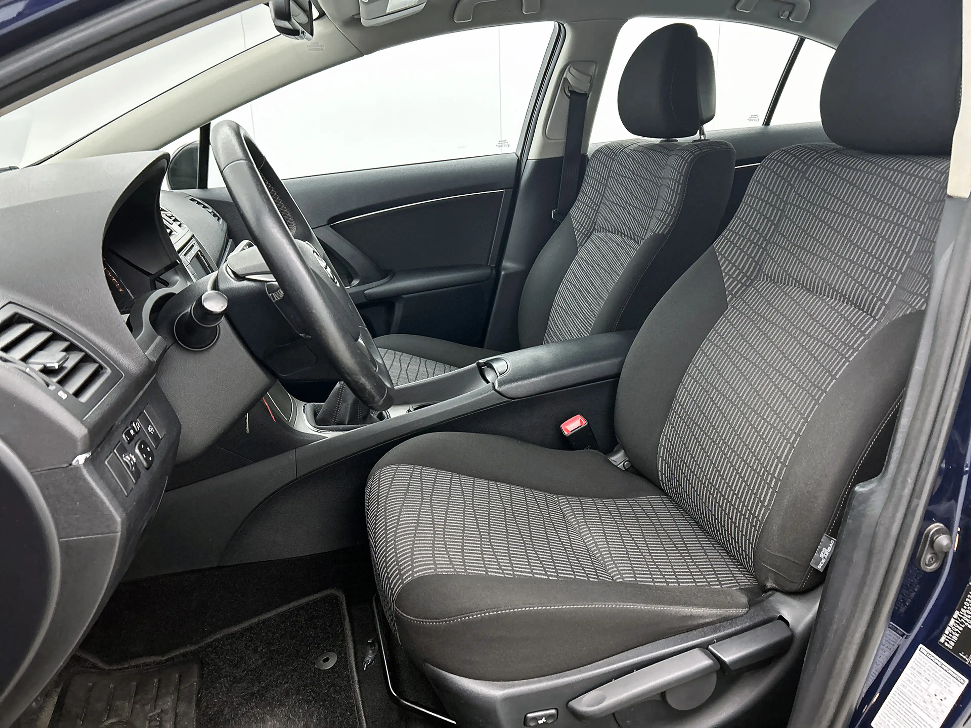 Toyota Avensis 2.0 VVTi Dynamic Business — photo 8