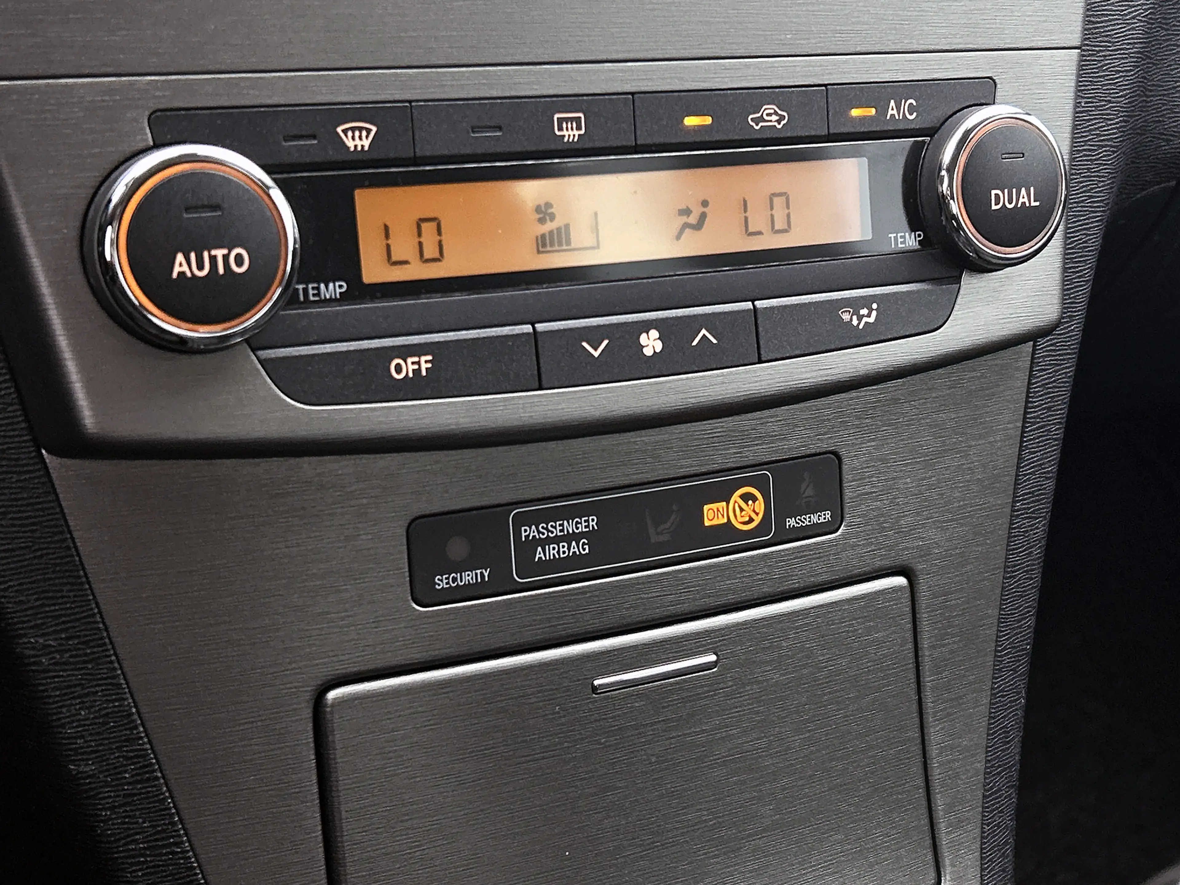 Toyota Avensis 2.0 VVTi Dynamic Business — photo 15