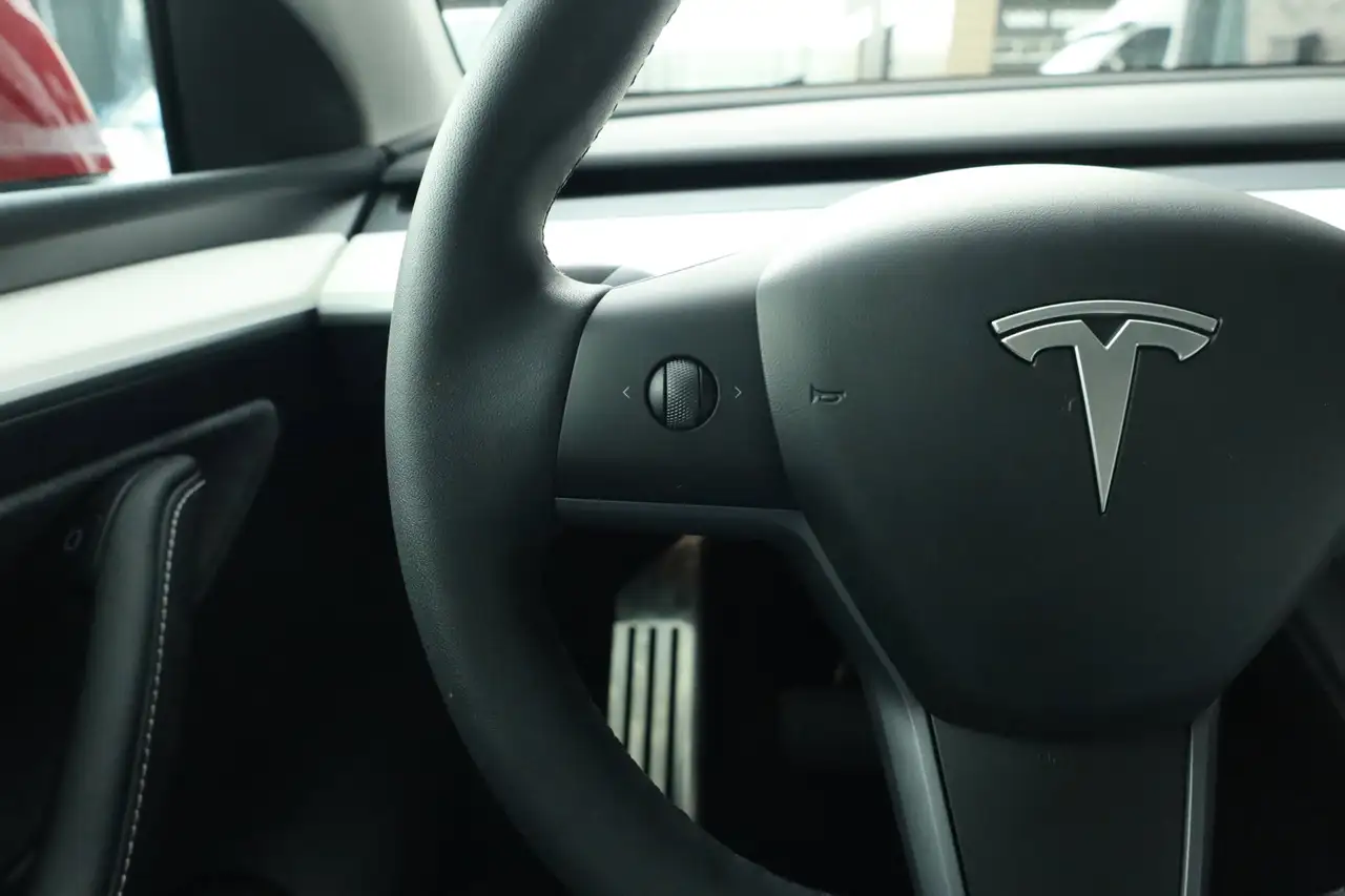 Tesla Model Y RWD 58 kWh, миниатюра 16