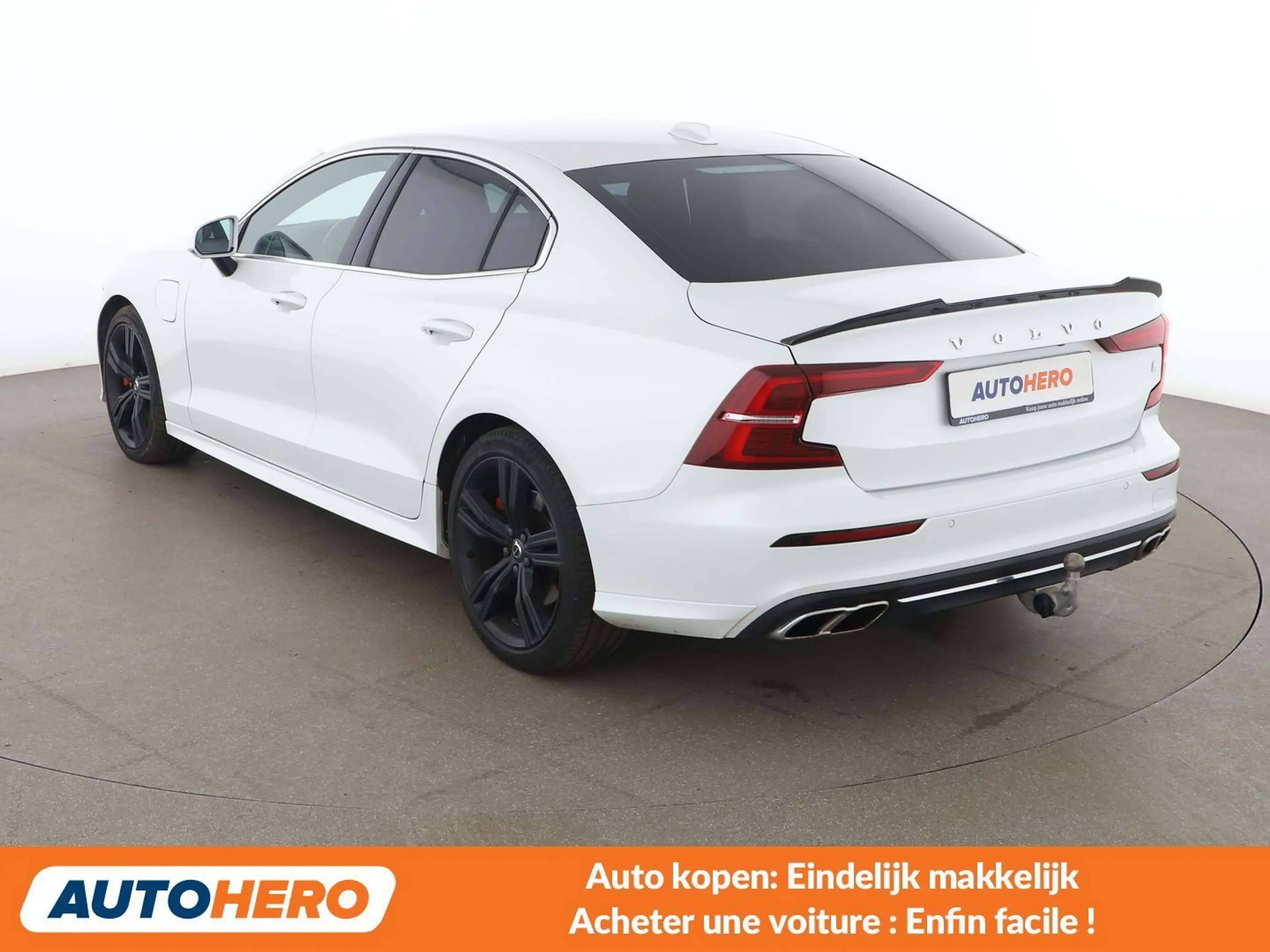Volvo S60 2.0 T8 Plug-in Hybrid Inscription AWD — photo 4