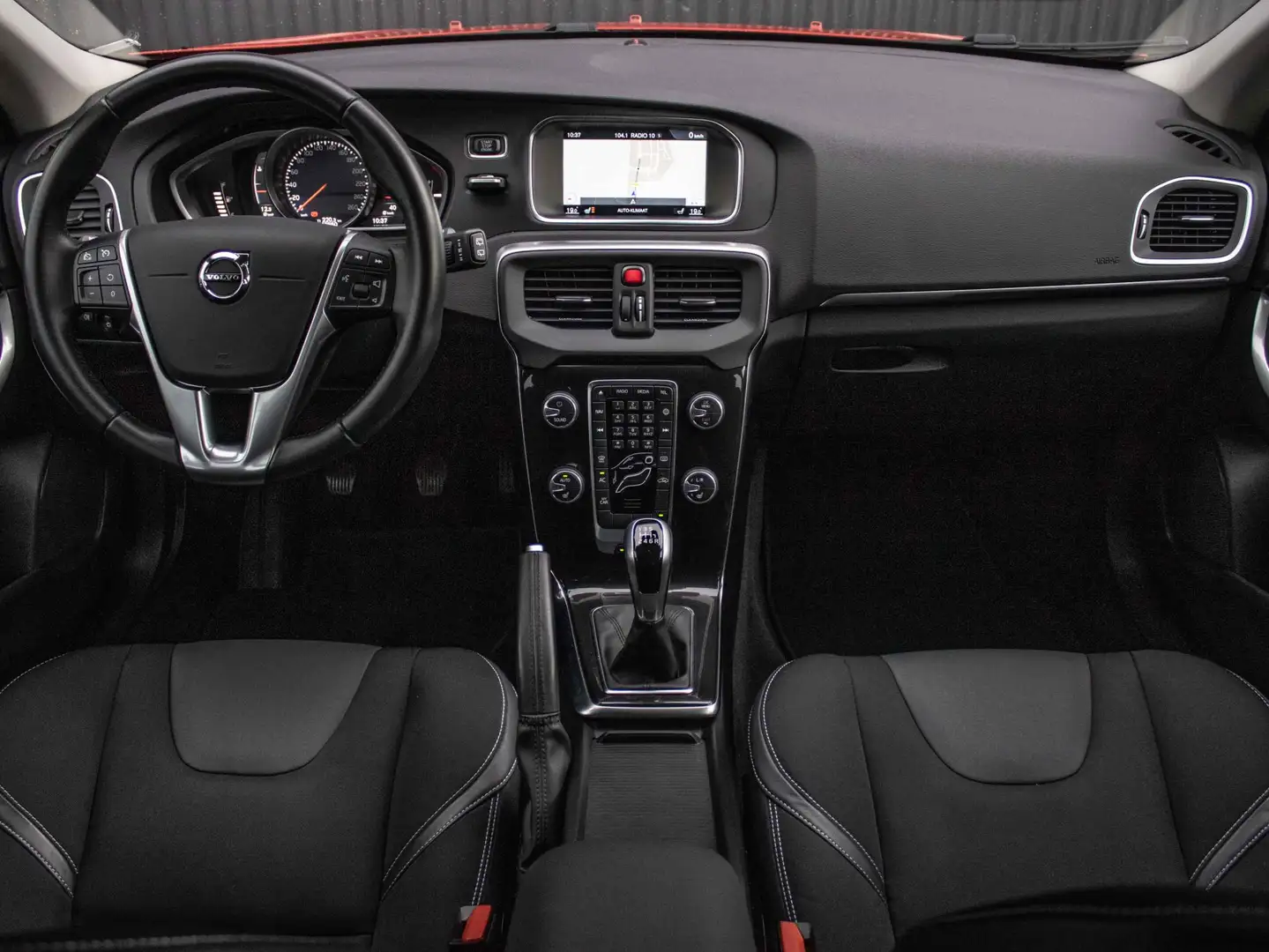 Volvo V40 2.0 T2 Nordic+ 122pk | LED | Standkachel | 18 inch Rood - 2