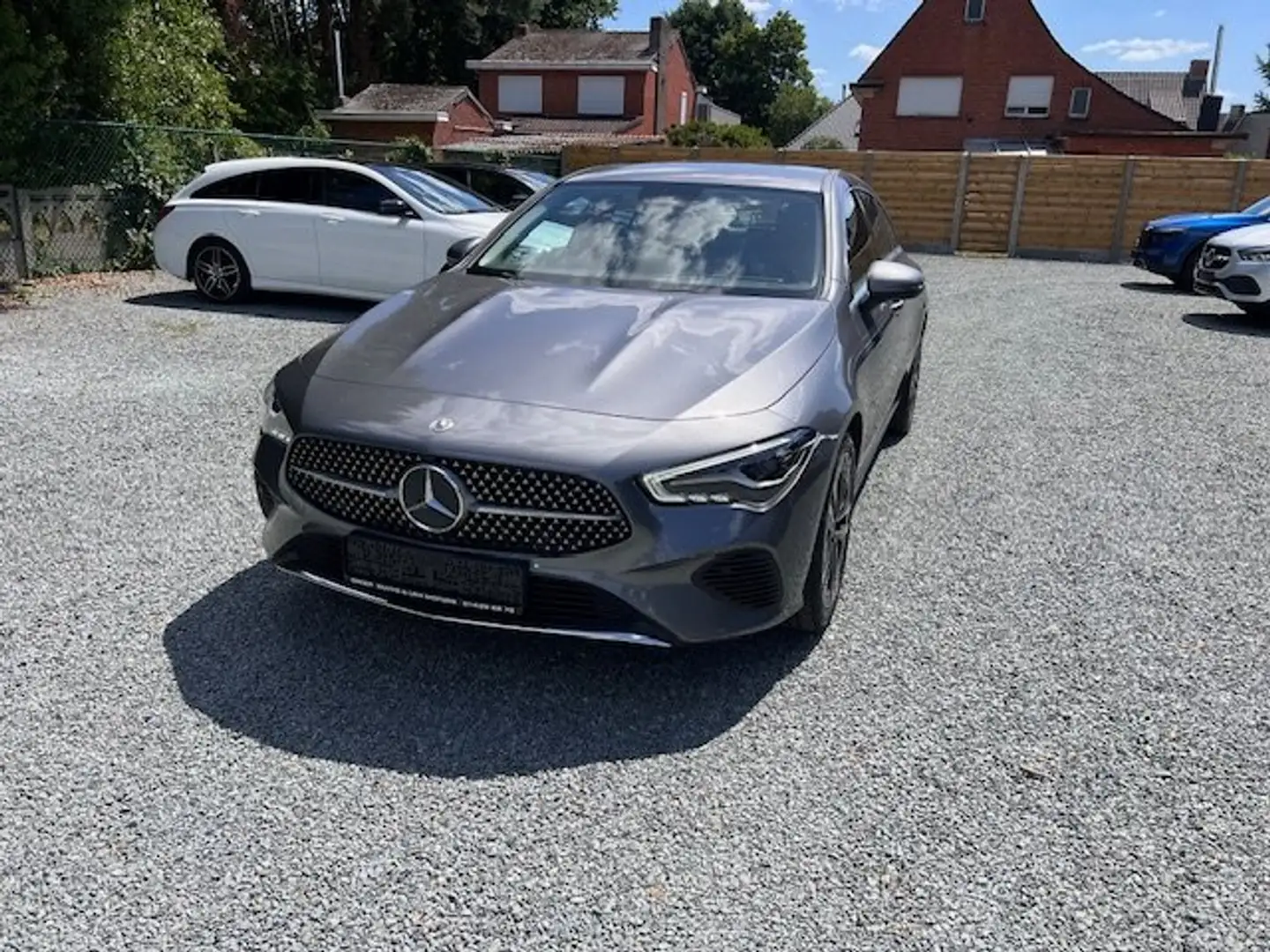 Mercedes-Benz CLA 180 SHOOTINGBRAKE-MILD HYBRIDE Gris - 1