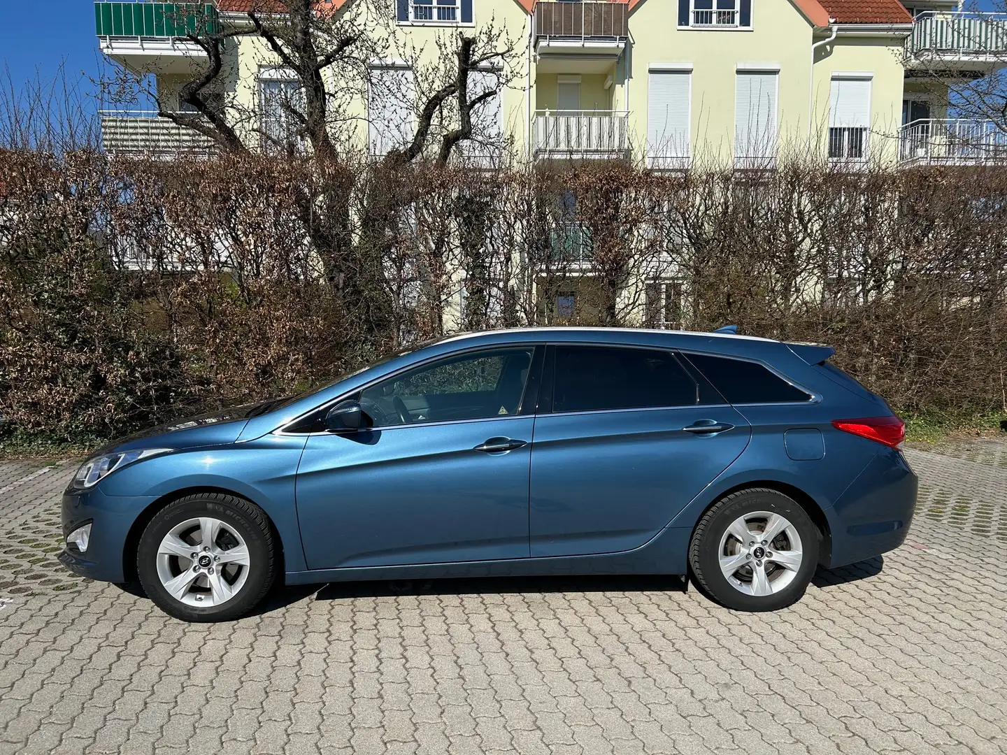 Hyundai i40 i40 Premium 1,7 CRDiPremium Blau - 1