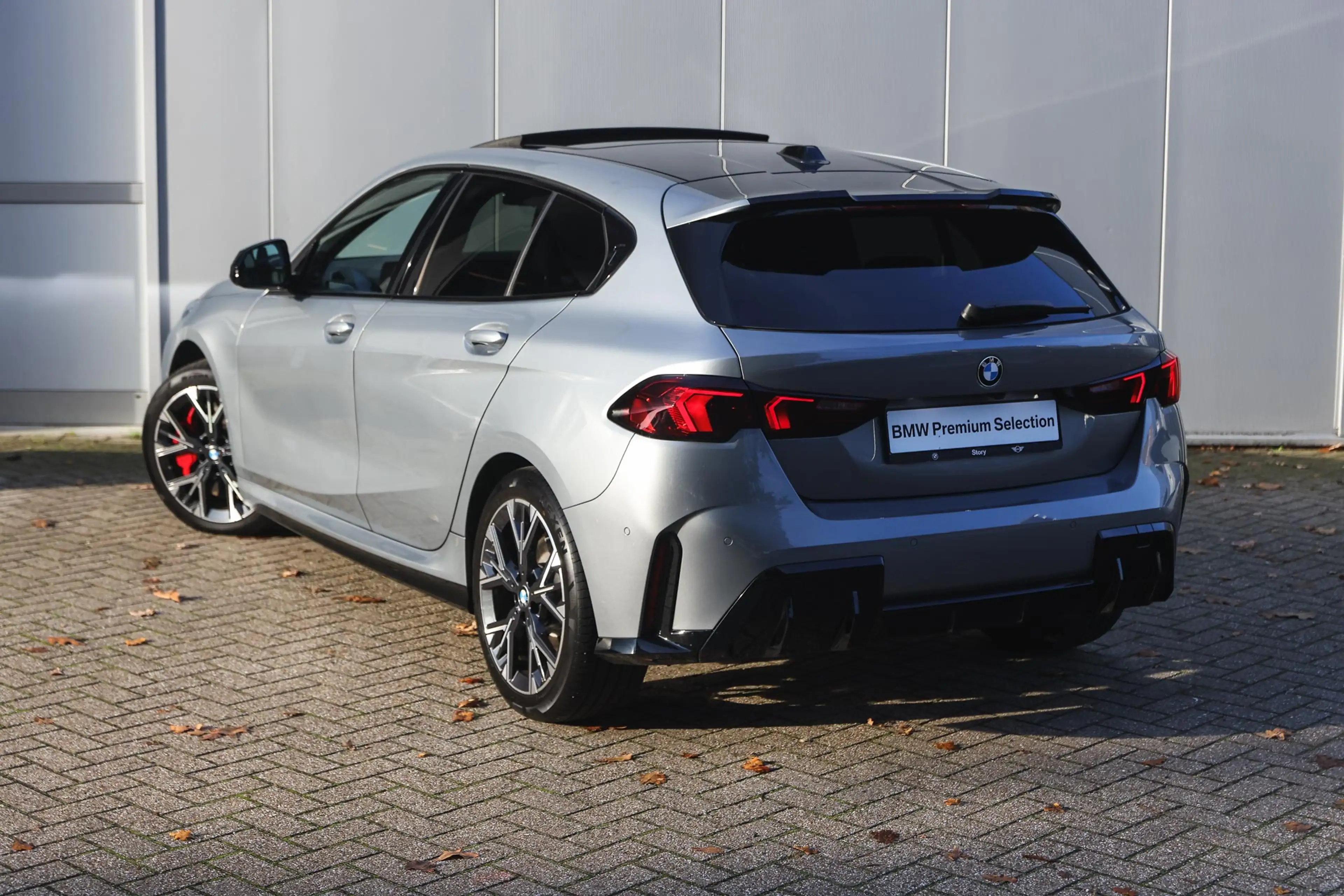 BMW 120 1 Serie M Sport Automaat / Trekhaak / Panoramadak — photo 2