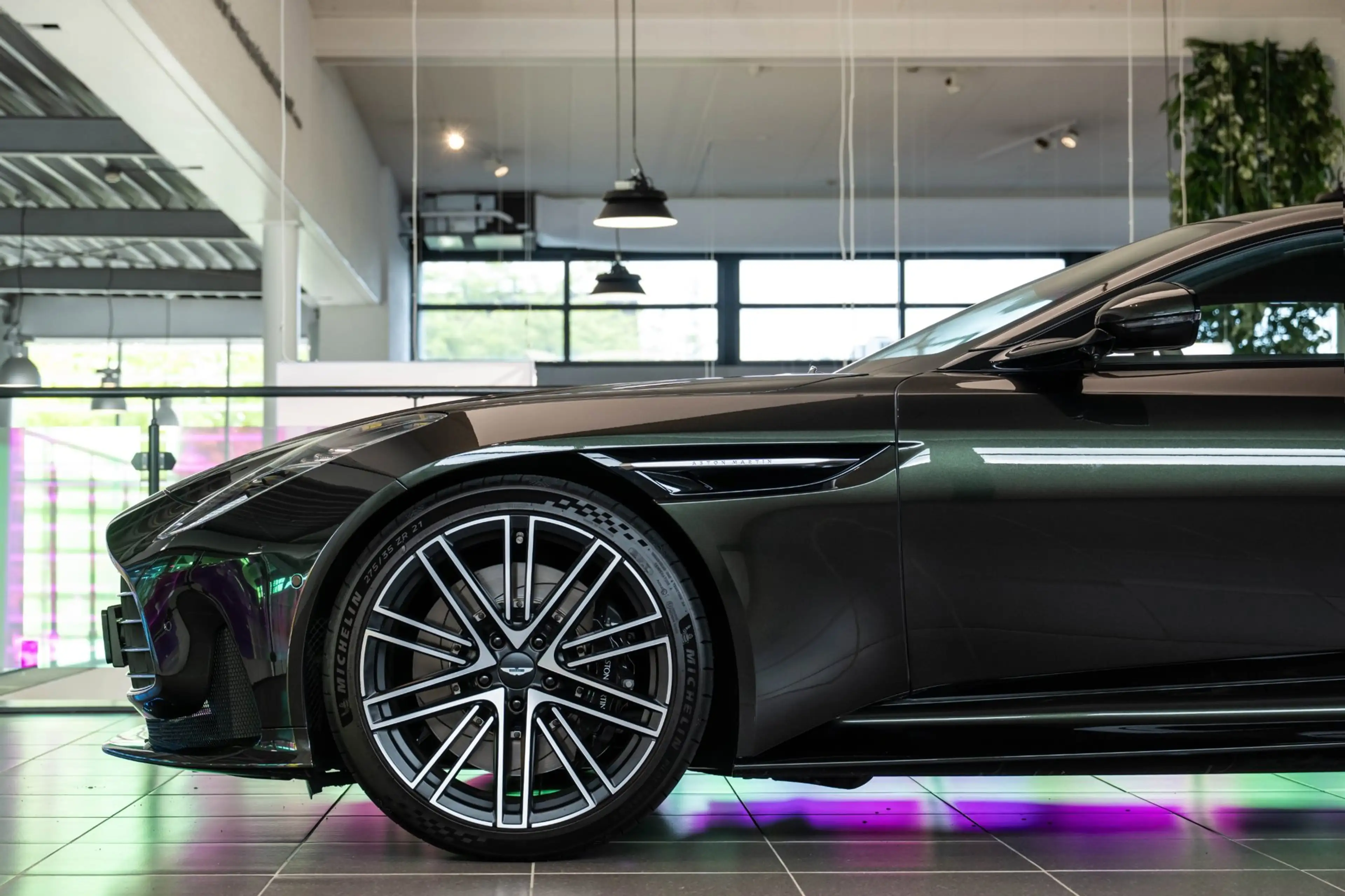 Aston Martin DB12 4.0 V8 — photo 8