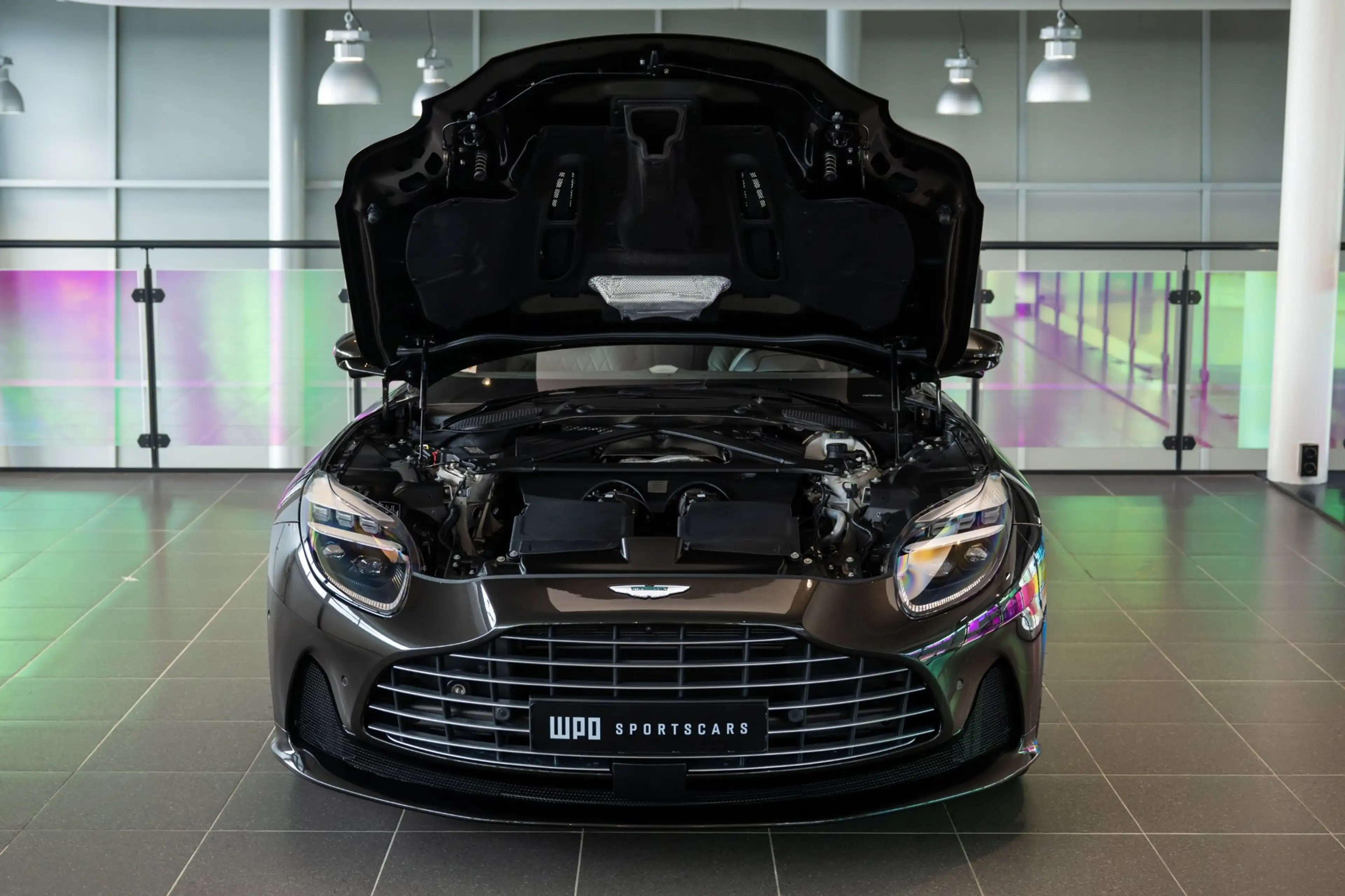 Aston Martin DB12 4.0 V8 — photo 11