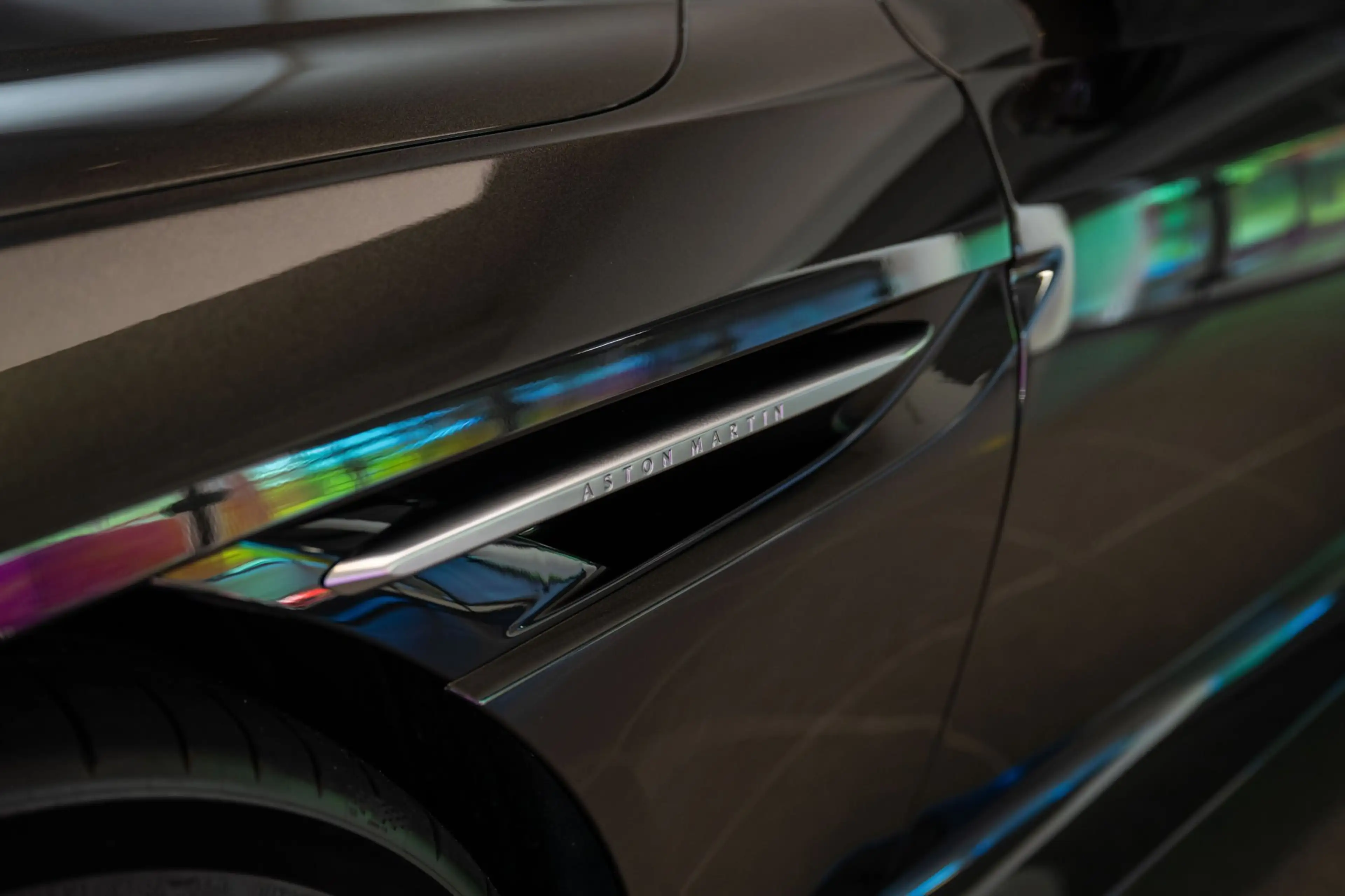 Aston Martin DB12 4.0 V8 — photo 10