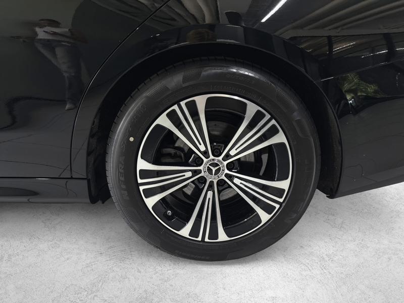 Mercedes-Benz E 220 d 4M T AVANTGARDE AHK PANO 4D SOUND WINTER — photo 4